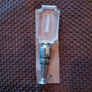 Clear intial T wine stopper